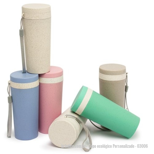 Copo ecológico personalizado - Copo ecológico Personalizado - 03006 - Copo fibra de bambu 350ml com parede dupla e alça. Copo produzido em Polipropileno livre de BPA, possui uma tampa de vedação rosqueável e alça de nylon (removível) para transporte. Conserva a temperatura interna durante um período de 1 à 2 horas, mas não dispõe de isolamento térmico. O copo pode ser levado a lava-louças, geladeiras e micro-ondas. - 173982 - Portal de Brindes Personalizados | Guia Bríndice 38 Anos - Copo ecológico