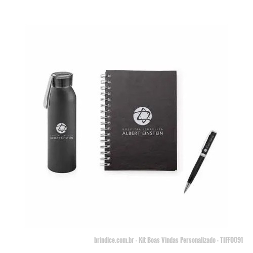 Kit Boas Vindas personalizado - Kit Boas Vindas Personalizado - TIFF0091 - Kit Boas Vindas com 3 peças Personalizado, contendo: 01 garrafa de inox de 500 ml, personalizada à Laser ou em Silkscreen; 01 caderno de reunião com capa em sintético no tamanho: 15 x 21cm, capa personalizada em Silkscreen; 01 caneta de Metal, personalizada à Laser. Kit vem em caixa de papel. - 157071 - Portal de Brindes Personalizados | Guia Bríndice 38 Anos - Kit Boas Vindas