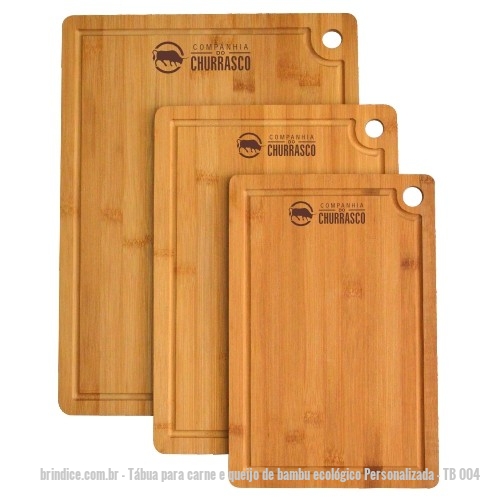 Tábua para carne e queijo de bambu ecológico personalizada - Tábua para carne e queijo de bambu ecológico Personalizada - TB 004 - Tábua de bambu para frios e churrasco disponível em 03 tamanhos. Gravação indelével da logo a laser. Um presente útil e durável, que vai garantir a visualização da sua logo por muitos anos. Despachamos com frete pago para Sul, Sudeste e Centro Oeste - 166738 - Portal de Brindes Personalizados | Guia Bríndice 38 Anos - Tábua para carne e queijo de bambu ecológico