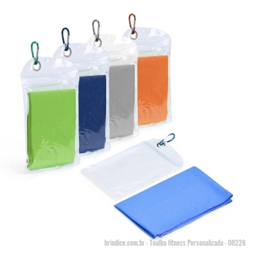 Toalha fitness personalizada - Toalha fitness Personalizada - 08226 - Descrição: Uma toalha prática ideal para aliviar o calor durante atividades físicas em qualquer lugar. Seu uso é simples: basta molhar a toalha, torcer levemente para remover o excesso de água e pronto, você terá uma tolha macia e refrescante para levar ao pescoço e diminuir a sensação desconfortável de calor enquanto ela estiver molhada. A toalha vem em uma embalagem de PVC compacta com um mosquetão para ser facilmente transportada. Precaução de uso: lavar à mão com água fria e sabão neutro. Altura : 30 cm Comprimento : 86 cm Medidas aproximadas para gravação (CxL): 14 cm x 10 cm (embalagem) Tamanho total aproximado (CxL): Embalagem: 22 cm x 13 cm - 173580 - Portal de Brindes Personalizados | Guia Bríndice 38 Anos - Toalha fitness